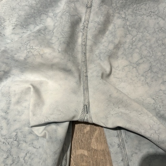 Lululemon Fast and Free Short 10" in City Grit White Blue Fog - size 8 - Picture 8 of 10